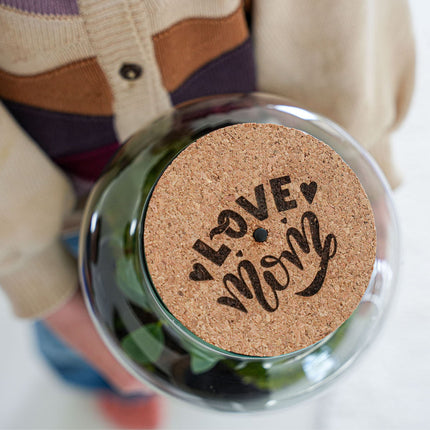 Gravierter LED-Korkdeckel – ‘LOVE MOM’ – Korkgröße S
